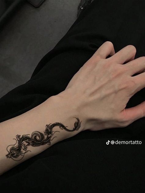 Dragon Tattoo Meaning, Barcode Tattoo, Tattoos Infinity, Hand Band, Virgo Tattoo, Pretty Hand Tattoos, Muster Tattoos, Tattoos Geometric, Simple Tattoo