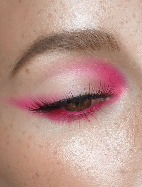 Pink Eye Makeup art looksPink eyeshadow looks for summer makeup beauty foxyeyes pink looks makeupinspiration Pink Eyeliner Under Eye, Pink Eyeshadow Looks Green Eyes, Pink Summer Makeup Looks, Pink Eyeshadow Looks Blue Eyes, Pink Pop Of Color Makeup, Colorful Sparkly Makeup, Pink Eyeshadow Looks For Hooded Eyes, Flamingo Eye Makeup, Pink Eyeshadow Looks Easy