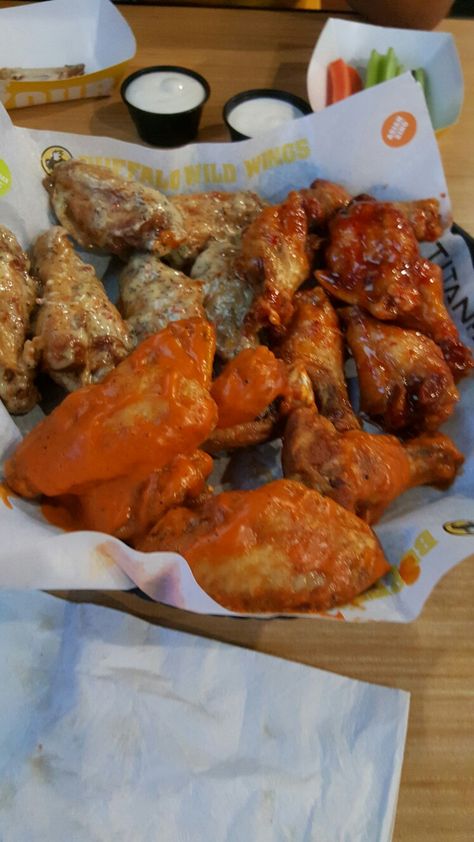 BUFFALO WILD WINGS in tucson az ! awesome wings! Low Carb Options, Low Carb Dressing, Wings Restaurant, Can Chicken Recipes, Buffalo Wing, Buffalo Wild, Buffalo Wild Wings, Low Carb Sauces, Junk Food Snacks