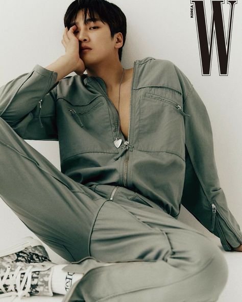 Image uploaded by PrettyRoseJimin. Find images and videos on We Heart It - the app to get lost in what you love. Ahn Bo Hyun Photoshoot, Ahn Bohyun, Ahn Bo Hyun, Actor Kdrama, Korean Guys, W Korea, Hot Asian Men, Song Joong, Korean Star