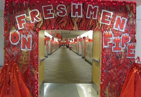 Homecoming Hallway Ideas, Homecoming Hallway Decorations, Homecoming Hallways, Volleyball Promposal, School Hallway Decorations, Pep Rally Ideas, School Spirit Posters, Spirit Posters, Hallway Decorations