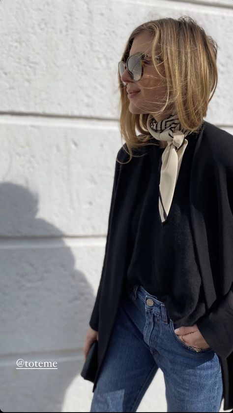 Fall Silk Scarf Outfit, Silk Scarf Fall Outfit, Zara Blouse Outfit, Silk Scarf Street Style, Classic Black Scarf For Fall, Chic Black Silk Scarf For Fall, Toteme Scarf, Scarf Outfit, Mode Casual