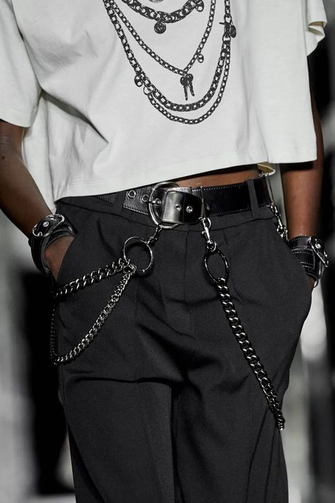 Spring 2023 Ready To Wear, 2023 Ready To Wear Collection, 2023 Ready To Wear, Punk Outfits, Spring 2023, Paco Rabanne, Edgy Outfits, Punk Fashion, Fashion Details