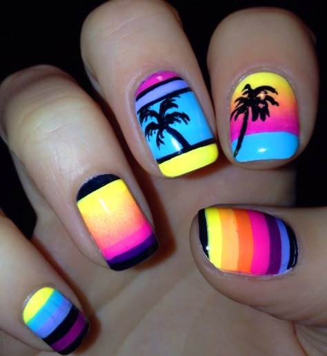 Uñas verano Beach Nail Art Designs, Nails Tropical, Palm Tree Nail Art, Tree Nail Art, Beach Nail Art, Palm Tree Nails, Beach Nail, Unghie Nail Art, Tropical Nails