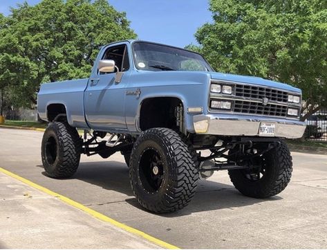 1986 Chevy Truck, Trucks Lifted Diesel, Dream Trucks, Old Vintage Cars, Lifted Chevy Trucks, Chevy Pickup Trucks, Truck Yeah, Jacked Up Trucks, Old Pickup Trucks