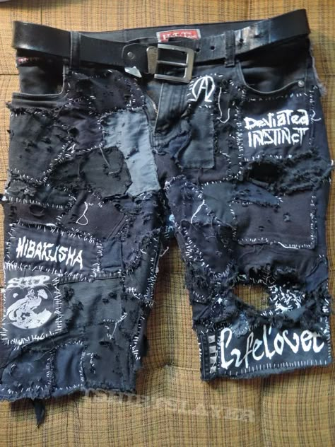 Crust Shorts, Crust Punk Pants, Alt Clothes Diy, Crust Pants, Summer Punk, Punk Fashion Diy, Punk Shorts, Patch Pants, Punk Culture