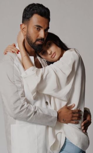 Kl Rahul And Athiya Shetty, Rahul And Athiya, Family Tree Craft, Athiya Shetty, Virat And Anushka, Kl Rahul, Virat Kohli, Good Life Quotes, Eye Drawing