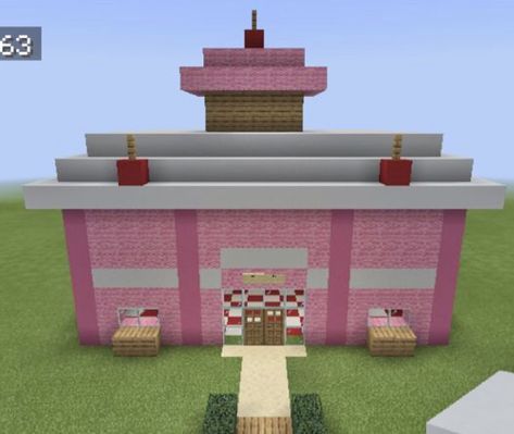 Girly Minecraft Builds Easy, Cake House Minecraft, Minecraft Houses Pink, Sanrio Minecraft Builds, Cute Minecraft Builds Pink, Kawaii Minecraft Builds, Pink Minecraft Builds, Girly Minecraft Builds, Candy Minecraft