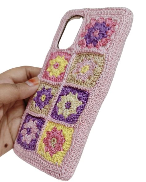 Crochet customised mobile back cover #crochetmobilecase #crochetmobilebackcover #mobilebackcover #stuckinmyheart #uniqueaccessories #trending #viral Phone Cover Crochet, Crochet Mobile Cover, Crochet Flower Granny Square Pattern, Mobile Back Cover, Crochet Flower Headbands, Mobile Bag, Crochet Phone Cases, Flower Granny Square, Crochet Mobile