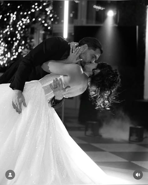 First Dance Wedding Pictures, Wedding Photography First Dance, First Dance Photography, Wedding First Dance Photos, First Dance Wedding Photos, First Dance Aesthetic, F1 Wedding, Wedding Dance Photos, Unique Wedding Photo Ideas