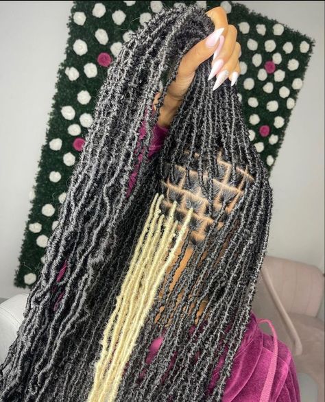 Braids Ideas For Black Women Color, Soft Locs With Peekaboo, Peekaboo Faux Locs, Bestie Hairstyles, Soft Loc Styles, Peekaboo Soft Locs, Peekaboo Locs, Vacation Hairstyle, Peak A Boo