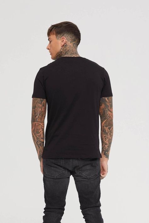 Black Tee Outfit, Weekday Outfits, Model Kaos, Tshirt Model, Good For Nothing, Plain Hoodies, Plain Outfits, Shirt Template, Best Version Of Yourself