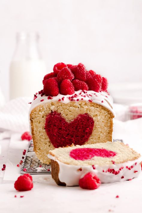 Hidden Shape Loaf Cake, Hidden Heart Loaf Cake, Hidden Heart Cake, Valentines Bread Ideas, Decorated Loaf Cake, Valentines Bread, Valentine’s Day Sweets, Valentine Bread, Valentine’s Day Desserts