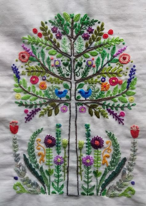 Tree Of Life Embroidery Pattern, Tree Of Life Embroidery, Family Tree Embroidery, Simple Hand Embroidery Patterns, Textile Art Embroidery, Embroidery Sampler, Colouring Page, Hand Embroidery Videos, Embroidered Quilts