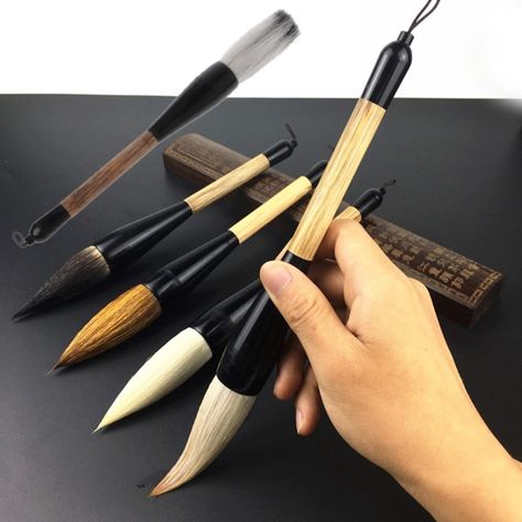 Japanese Calligraphy Painting, Calligraphy Brush Pen, Chinese Calligraphy Brush, Calligraphy Chinese, Chinese Drawing, Bamboo Brush, Calligraphy Drawing, Calligraphy Brush, Paint Brush Art