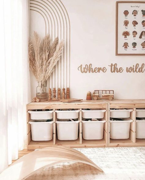 Project Junior on Instagram: “Can you say organization #goals? Tap for room deets! 📸: @our.home.trio #playroom #playroomorganization #projectjunior #bohoplayroom…” Kids Playroom Montessori, Kidsroom Ikea Room Ideas, Kids Loft Playroom, Boho Kids Playroom, Neutral Playroom Ideas, Loft Playroom Ideas, Boho Playroom Ideas, Neutral Kids Playroom, Playroom Neutral