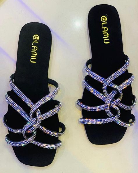 Female Slippers, Sandals Ideas, Diy Sandals, Pretty Sandals, Cute Shoes Heels, Fashion Shoes Sandals, Black Shoes Heels, Low Shoes, Cute Slippers