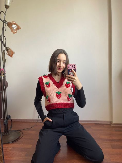 Knit Chunky Strawberry Vest, Cute Strawberry Crop Vest, Red Strawberry Shortcake Sweater, Cute Kawaii Anime Vest, Strawberry Kawaii Sweater Strawberry Vest, Strawberry Kawaii, Cute Kawaii Anime, Kawaii Sweater, Crop Vest, Style Kawaii, Cottagecore Style, Cute Strawberry, Red Strawberry