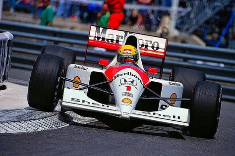 1991 Monaco GP - Ayrton Senna using every inch of the street and most of the sidewalk on the way to his fourth of six wins at the Monaco Grand Prix. Senna Mclaren, Aryton Senna, Monaco Gp, Mclaren Mp4, Motorsport Photography, Monaco Grand Prix, Formula Racing, Mclaren F1, Formula 1 Car