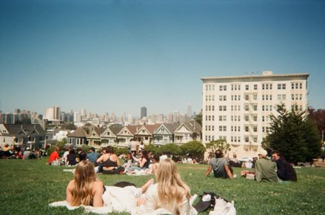 San Francisco Film Photography, San Francisco Aesthetic Girl, San Francisco Aesthetic, San Francisco Summer, Summer In San Francisco, Summer City, Painted Ladies, San Francisco City, Photography Summer