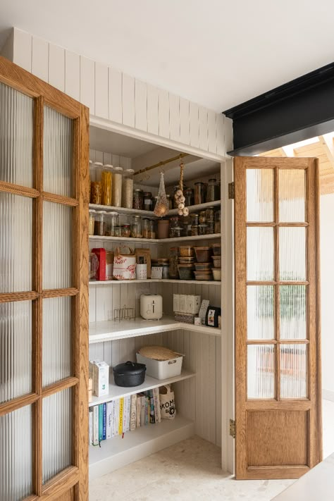 Pantry Closet Design, Beautiful Pantry, Pantry Inspiration, Perfect Pantry, Kitchen Larder, Van Der Straeten, The Namesake, Pantry Shelving, Small Pantry