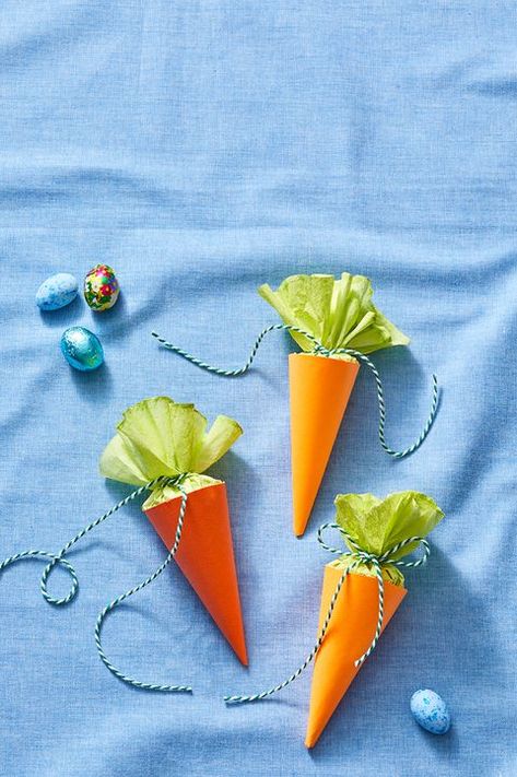 easter basket ideas carrot treat cones Treat Cones, Unique Easter Baskets, Creative Easter Baskets, Easter Basket Crafts, Creative Easter Eggs, Easy Easter Crafts, Unique Easter, Easter Basket Diy, Diy Bookmarks