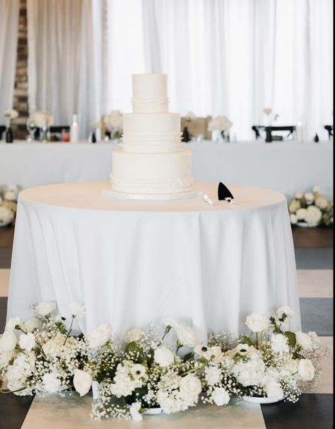 Cake For Each Table Wedding, Wedding Cake Table Backdrop, Flowers Around Wedding Cake Table, Wedding Cake Table Decor, Wedding Cake With Baby Breath Flowers, Head Table White Flowers, Cake Table Wedding, White Florals Sweetheart Table, Wedding Cake Setup