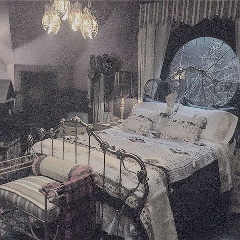 White Goth Room Aesthetic, Claudia Core Aesthetic, Creepy Bedroom Aesthetic, Vampire Room Ideas, Angelcore Bedroom, Gothic Room Bedroom, Horror Room Aesthetic, Victorian Aesthetic Bedroom, Siren Room