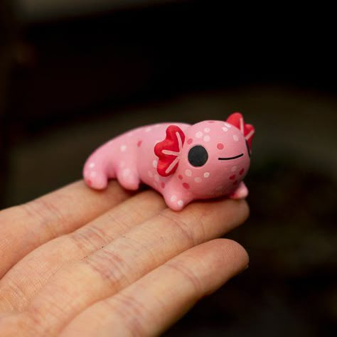 Taraminart Clay, Axolotl Clay, Animal Sculptures Clay, Cute Clay Sculptures, Clay Axolotl, Cute Clay Figures, Cute Clay Animals, Cute Sculptures, Clay Figurines