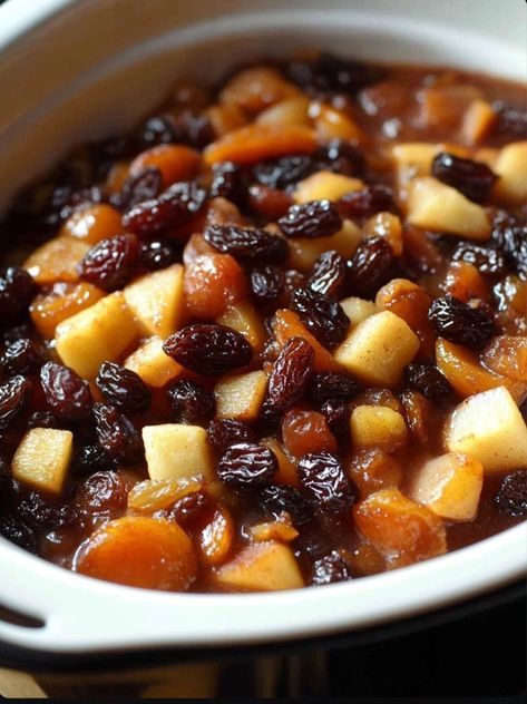 Slow Cooker Mincemeat is a classic, spiced filling perfect for holiday pies, tarts, and other festive treats. Made with a combination of dried fruits,... Slow Cooker Pie Filling, Copycat Nonesuch Mincemeat, Mincemeat Pie Filling Crockpot, Minced Meat Pie Filling, Slow Cooker Mincemeat, Vegan Mincemeat Recipe, Homemade Mincemeat Pie Filling, Recipe For Mincemeat, Traditional Mincemeat Pie