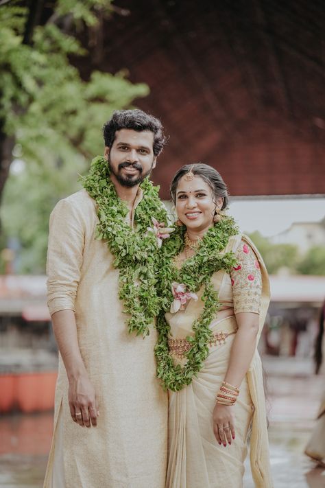 Guruvayoor Wedding, Indian Wedding Outfits, Wedding Outfit, Indian Wedding, Photo Frame, Wedding Photos