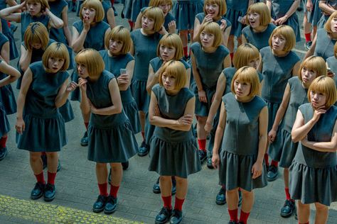 Japanese photographer Daisuke Takakura takes clone photography pretty seriously. His project "Monodramatic" features some models tens of times, with some o Daisuke Takakura, Haunting Photography, Best Sci Fi Books, Richard Johnson, Makoto Kino, Self Photography, Minako Aino, Multiple Personality, Surreal Photos