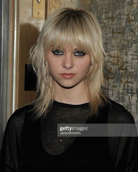 Rocker Haircuts, Punk Baddie, Egirl Hair, Jenny Taylor, Avril Lavigne Goodbye Lullaby, Goodbye Lullaby, Rocker Hair, Paranoid Android, Short Shaggy Haircuts