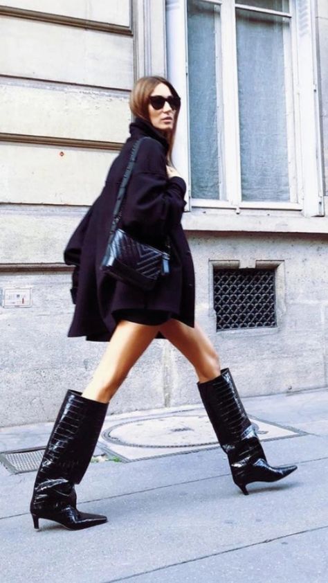 Wide Shaft Boots, Heels Boots Outfit, Walking Down The Street, Paris Mode, Miniskirt Outfits, Trending Fashion Outfits, Winter Trends, Mode Inspo, Looks Chic