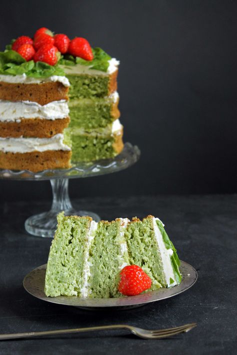 Spinach Coconut Yogurt Cake | Veggie Desserts Spinach Dessert, Healthy Wedding Cake, Vegetable Cakes, Spinach Cake, Veggie Desserts, Veggie Cakes, Grinch Cake, Ricotta Pie, Vegetable Cake