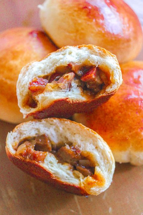 Bbq Pork Buns Recipe, Chinese Bbq Pork Buns, Runzas Recipe, Pork Buns Recipe, Bbq Pork Buns, Char Siu Bao, Bread Factory, Siu Bao, Chinese Bakery