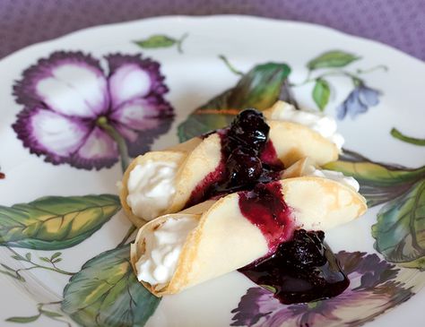 Crepes Blueberry, Blueberry Sauce Recipe, Cheese Blintzes, Crepes Filling, Tea Ideas, Blueberry Sauce, Blueberry Cream Cheese, Tea Party Food, Custard Filling