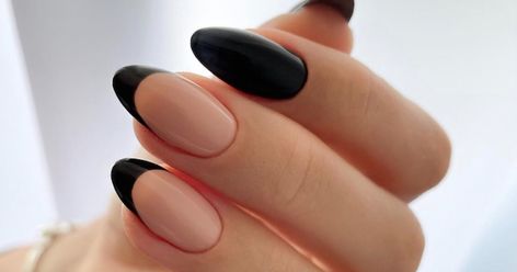 Fall 2022’s Top Nail Trends Are All About Grunge Or Glitz Fall Nails 2022 Color Trends Almond, Classic Fall Nails 2022, Fall 2022 Nail Trends Short, Sept Nails Colors, Nail Trends 2022 Fall, Call Nails 2022, Nail Trends Fall 2022, Fall Nails 2022 Color Trends Dip, Fall Nails Almond Shape Short