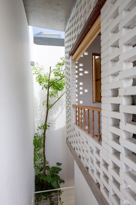 Breeze Block Ideas, Small Utility Room, Sliding Shutters, Timber Roof, Narrow House, Zaha Hadid Architects, Patio Interior, Natural Ventilation, Glass Facades