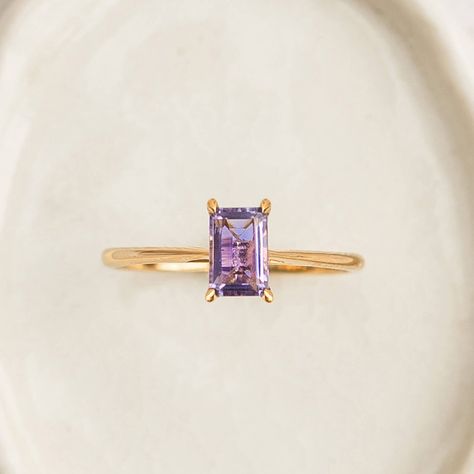 Baguette Ring Amethyst - Charlotte | Linjer Jewelry Gold And Amethyst Ring, Signity Ring, Amethyst Jewelry Ring, Baguette Cut Ring, Amethyst Wedding Rings, Gold Amethyst Ring, Art Jewelry Design, Cute Engagement Rings, Amethyst Ring Engagement