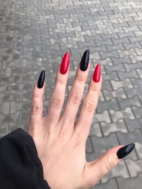 Red And Black Nail Polish Ideas, Vampy Nails, Nail Problems, Witchy Nails, Plain Nails, Gothic Nails, Goth Nails, Grunge Nails, Stiletto Nails Designs