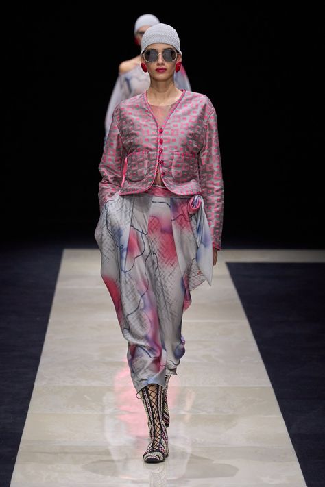 Emporio Armani Spring 2025 Ready-to-Wear Collection Trend 2025, 2025 Trends, Vogue Australia, Spring Fashion Trends, Kazan, Fashion Runway, Inspiration Style, Vogue Runway, Fashion Spring