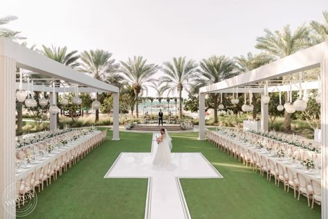 Dubai Wedding Venues Outdoor, Luxury Outdoor Wedding Reception, Nikah Outdoor, Elegant Outdoor Wedding, Dream Wedding Reception, Wedding Setup, Garden Wedding Reception, Dubai Wedding, Luxury Wedding Decor