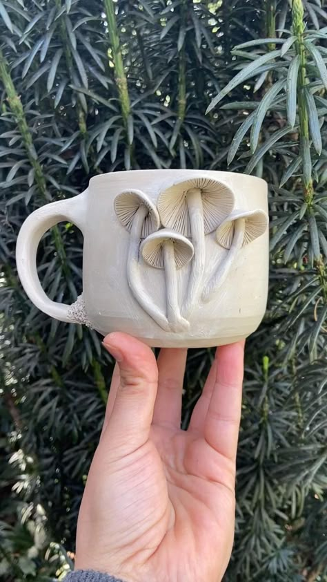 Pottery By Hand Ideas, Nature Mug Ceramics, Ceramics Projects Mugs, Ideas For Ceramics Projects, Ceramics Mugs Handmade, Cute Animal Ceramics, Ceramic Still Life, Mushroom Ceramic Mug, Wild Clay Pottery