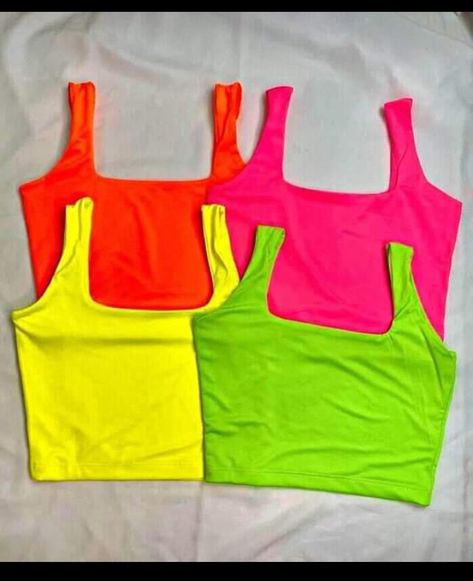 Neon Crop Top Outfits, Neon Shirt Ideas, Neon Clothes Party, Ropa Color Neon, Cropped Neon, School Dance Outfits, Nct Concert, Neon Crop Top, Cute Sweatpants