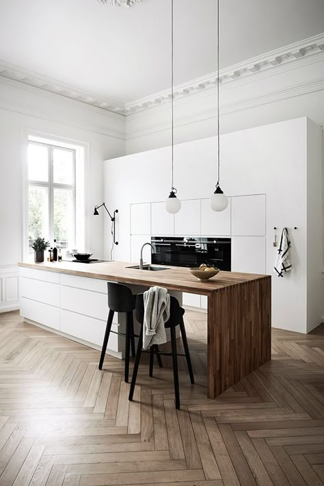 Dapur Skandinavia, Scandinavian Kitchen Design, White Bar, Wooden Floors, Scandinavian Interior Design, Scandinavian Kitchen, Design Wood, Minimalism Interior, Trendy Kitchen