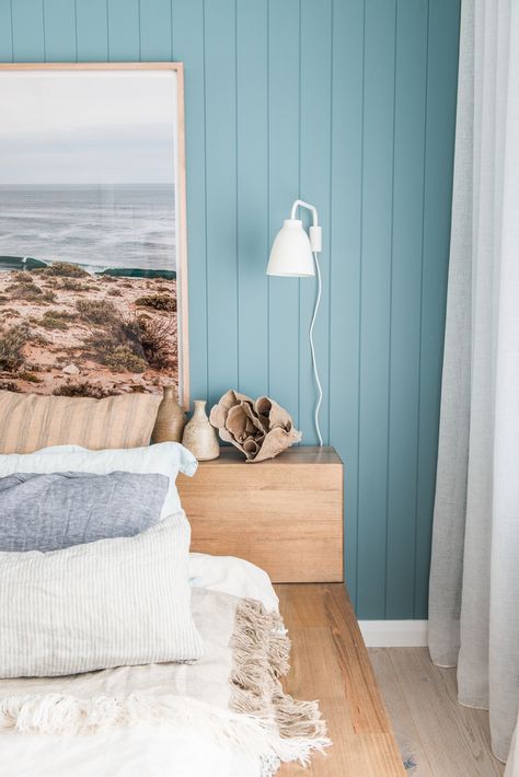 MINT/BLUE COLOUR CRUSH — Adore Home Magazine Beach Style Bedroom, Blue Bedroom Walls, Dekorasi Kamar Tidur, Coastal Living Rooms, Coastal Bedrooms, Style Cottage, Beach Bedroom, Modern Beach House, Coastal Bedroom