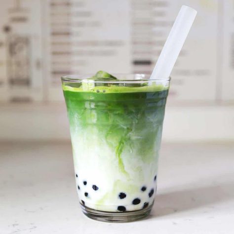 Matcha Boba Matcha Boba Tea, Green Tea Matcha Latte, Matcha Green Tea Smoothie, Matcha Bubble Tea, Boba Recipe, Strawberry Acai Refresher, Green Tea Smoothie, Iced Chai Latte, Green Tea Matcha