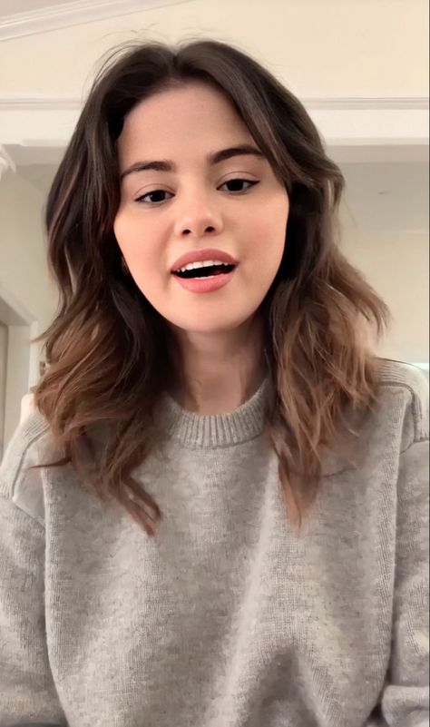 Long Bob Selena Gomez, Selena Gomez Hair Layers, Selena Gonez Hair, Selena Gomez Hair Medium, Selena Gomez Haircut Medium, Selena Gomez Haircuts, Selena Gomez Hair Styles, Selena Gomez Haircut, Selena Gomez Hairstyles