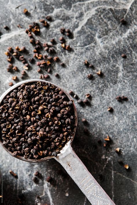 Pepper Aesthetic, Spices Aesthetic, Black Pepper Aesthetic, Spices Product Photography, Pepper Photography, Spices Photography Food Styling, Food Photography Vegetables, Black Food Photography Dark, Black Pepper Photography